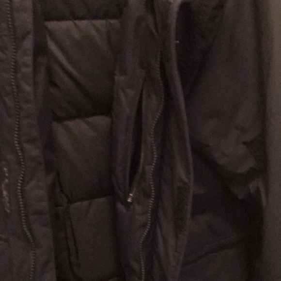 Men’s Eddie Bauer winter jacket. Colour black. Size small. - Picture 8 of 9
